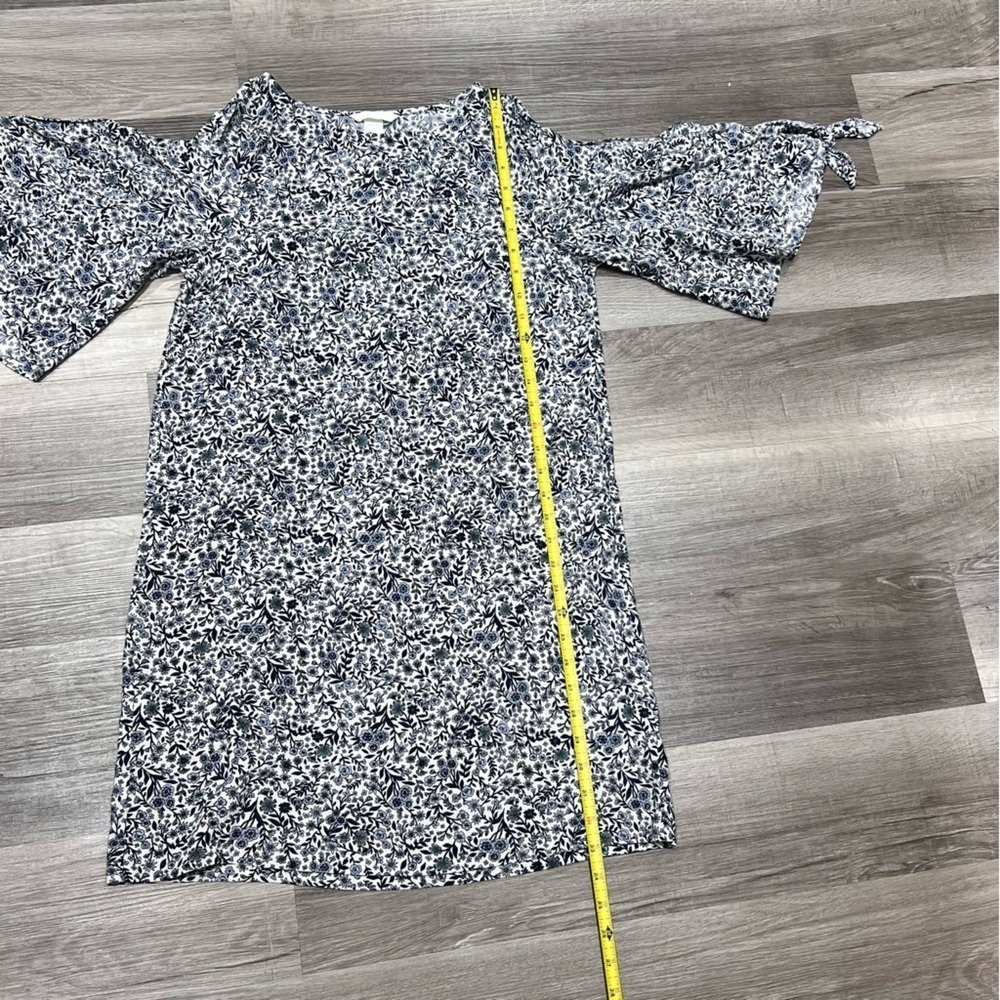 H&M Tie-Sleeve Floral-Print Navy Blue & white Shift dress - Picture 5 of 9